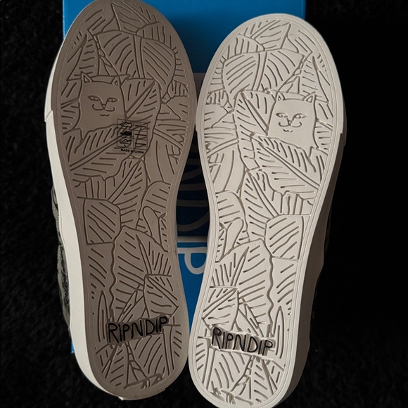 New Rip n Dip Spotted Slip On shoe. Size 7m. Original box - Picture 4 of 7